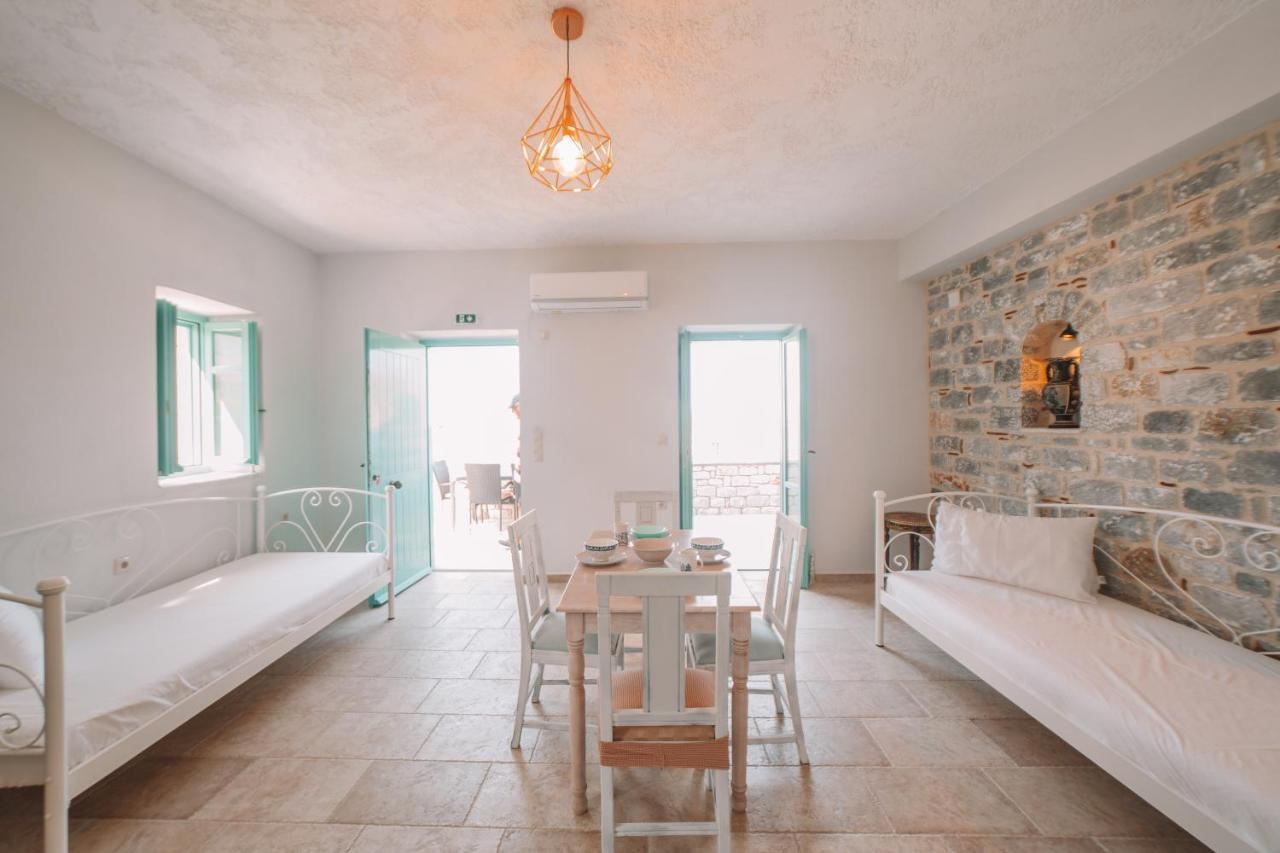 George Seafront Suites Néon Oítilon Exterior foto